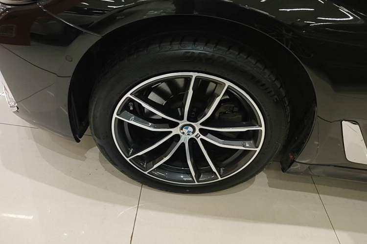 Used BMW 5 Series 2022 Restyled 525Li M Sport Package Left Front Wheel Hub