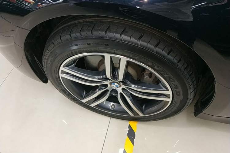 Used BMW 5 Series 2022 Updated 530Li Leading Edition Luxury Package Left Front Wheel Hub