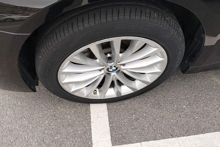 Used BMW 5 Series 2022 Restyled 525Li Luxury Package Left Front Wheel Hub