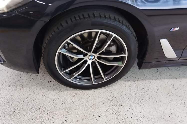 Used BMW 5 Series 2022 Second Facelift 525Li M Sport Package Left Front Wheel Hub