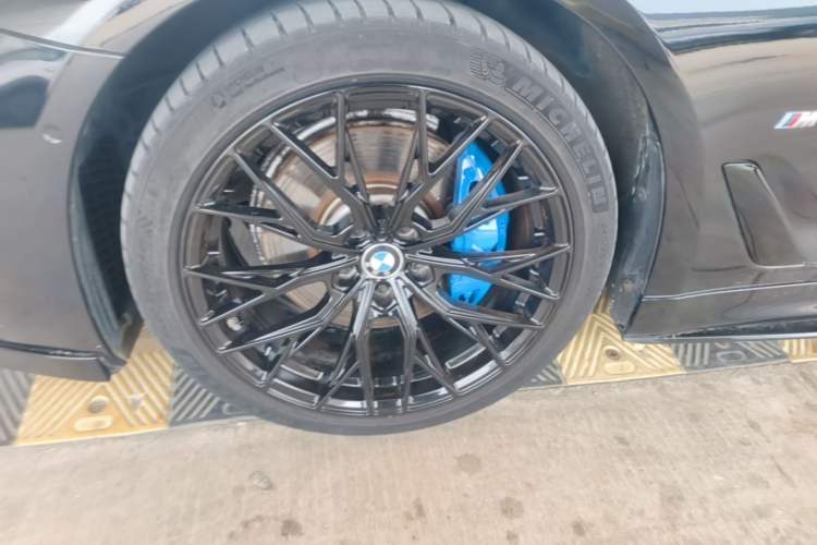 Used BMW 5 Series 2022 Updated 530i M Sport Package Left Front Wheel Hub