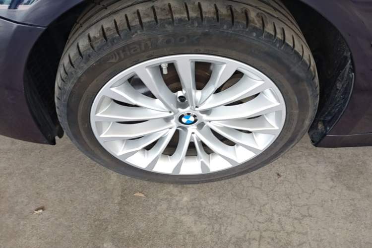 Used BMW 5 Series 2022 Restyled 525Li Luxury Package Left Front Wheel Hub