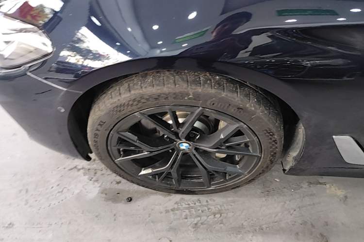 Used BMW 5 Series 2022 Second Facelift 530Li Luxury Version M Sport Package Left Front Wheel Hub