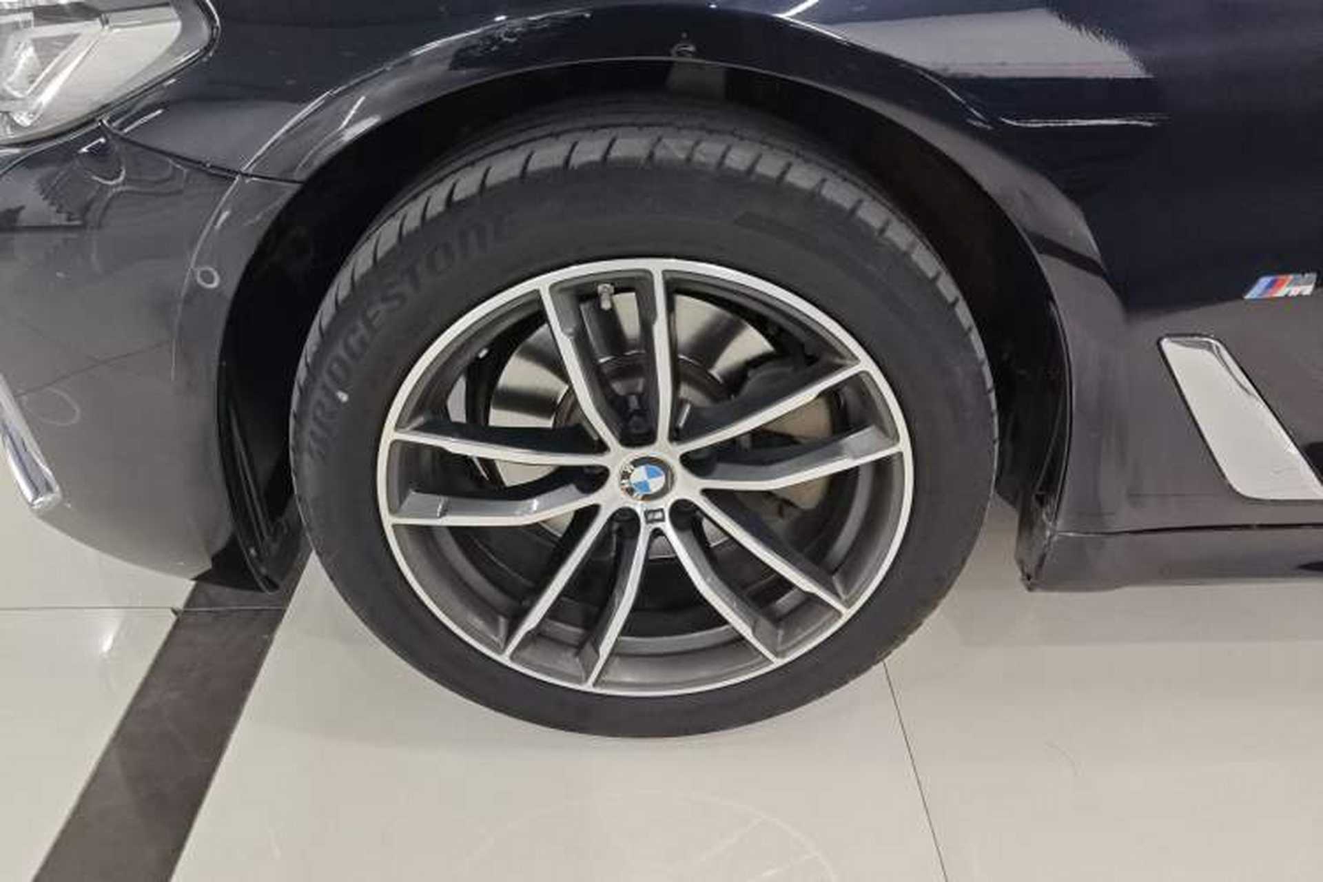 Used BMW 5 Series 2022 Second Facelift 525Li M Sport Package Left Front Wheel Hub