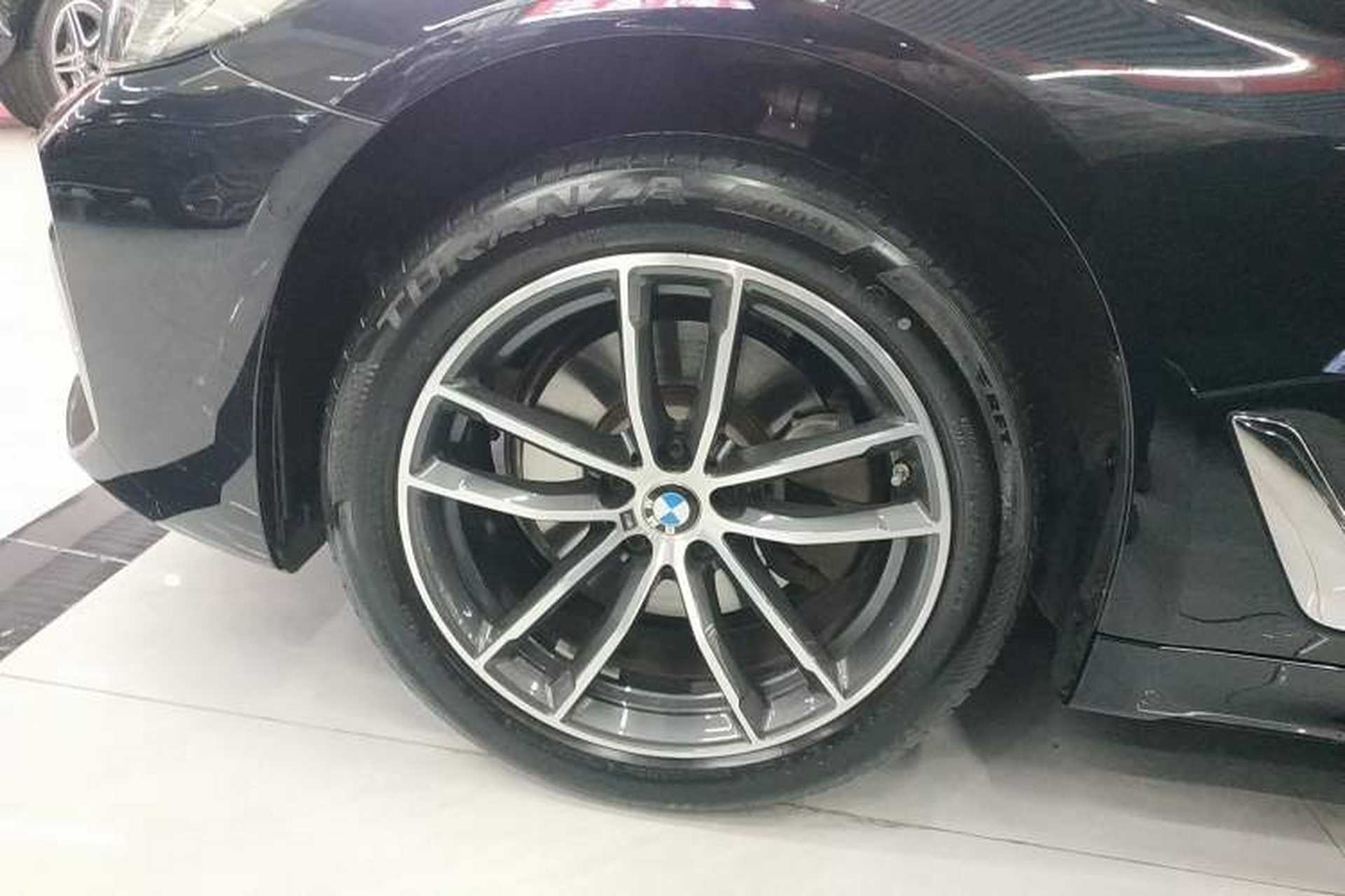 Used BMW 5 Series 2022 Second Facelift 525Li M Sport Package Left Front Wheel Hub