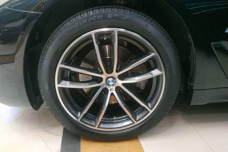 Used BMW 5 Series 2022 Second Facelift 525Li M Sport Package Left Front Wheel Hub