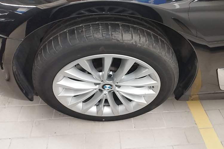 Used BMW 5 Series 2022 Second Facelift 525Li Luxury Package Left Front Wheel Hub