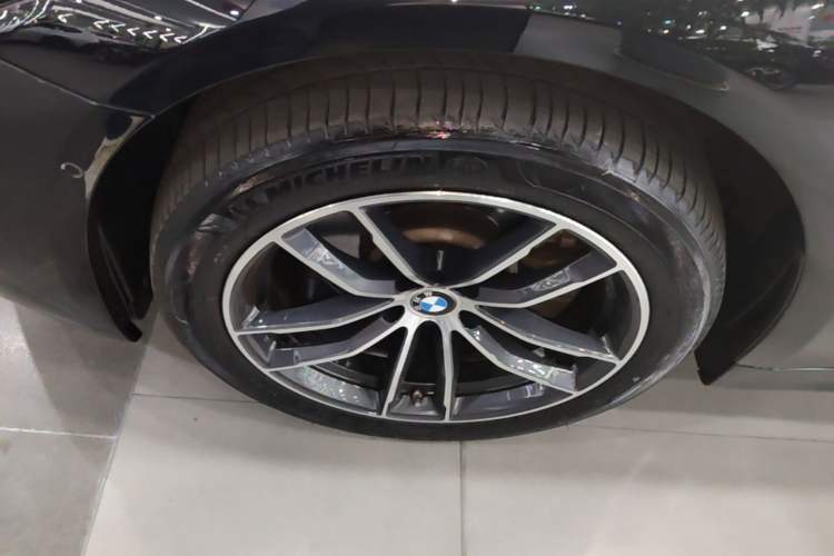 Used BMW 5 Series 2022 Second Facelift 525Li M Sport Package Left Front Wheel Hub