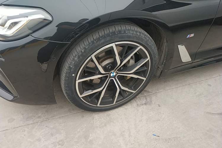 Used BMW 5 Series 2022 Second Facelift 530Li Luxury Version M Sport Package Left Front Wheel Hub