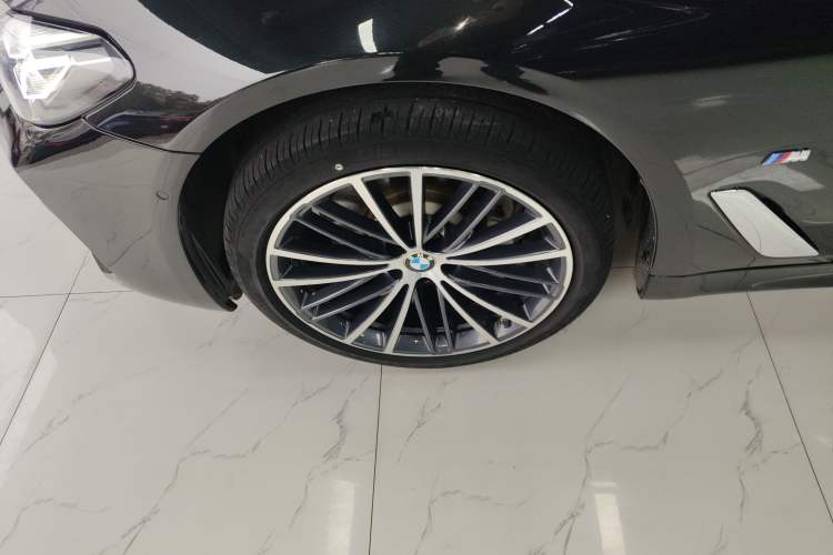 Used BMW 5 Series 2022 Second Facelift 530Li Leading Edition M Sport Package Left Front Wheel Hub