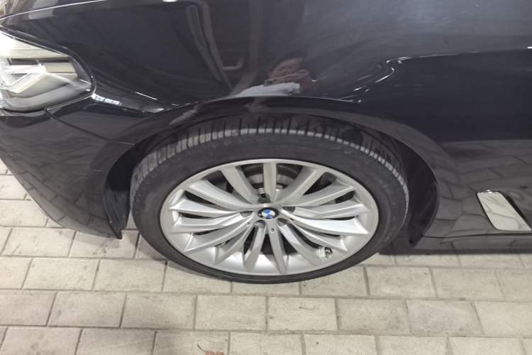 Used BMW 5 Series 2022 Second Facelift 530Li Luxury Edition Premium Package Left Front Wheel Hub