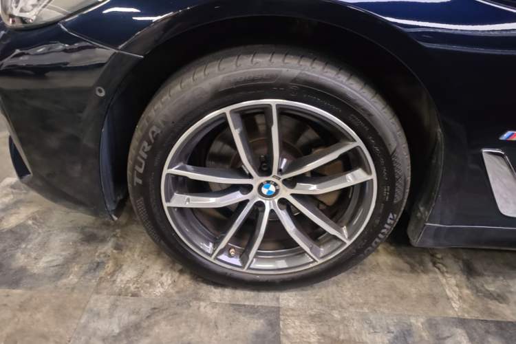 Used BMW 5 Series 2022 Second Facelift 525Li M Sport Package Left Front Wheel Hub
