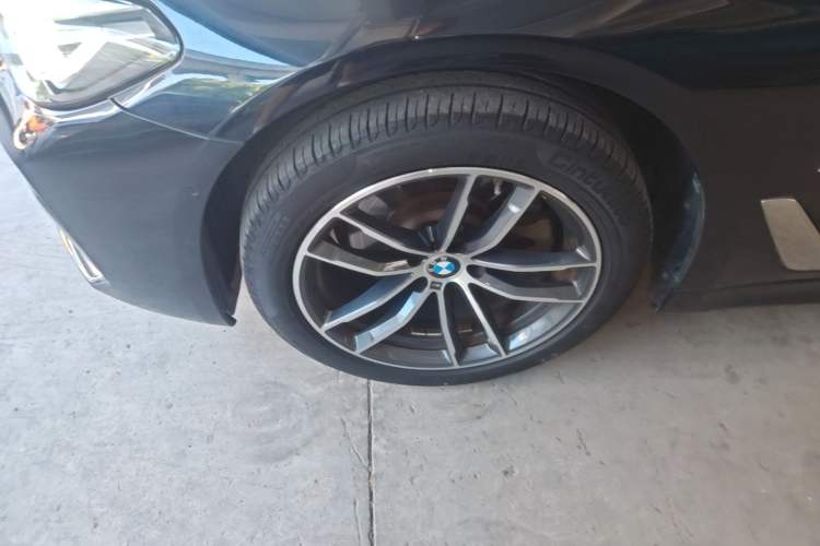 Used BMW 5 Series 2022 Restyled 525Li M Sport Package Left Front Wheel Hub