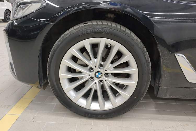 Used BMW 5 Series 2022 Second Facelift 525Li Luxury Package Left Front Wheel Hub