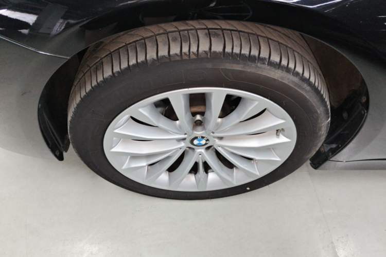 Used BMW 5 Series 2022 Second Facelift 525Li Luxury Package Left Front Wheel Hub