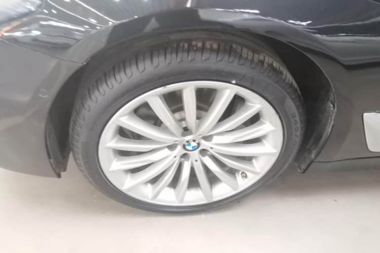Used BMW 5 Series 2022 Revised Version 3 530Li Luxury Edition Premium Package Left Front Wheel Hub