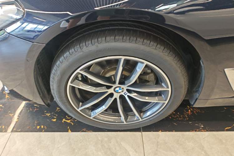 Used BMW 5 Series 2022 Restyled 525Li M Sport Package Left Front Wheel Hub