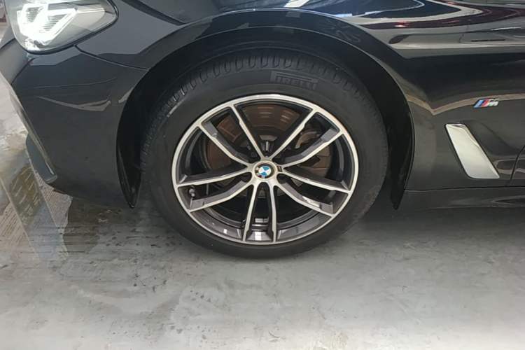 Used BMW 5 Series 2022 Second Facelift 525Li M Sport Package Left Front Wheel Hub