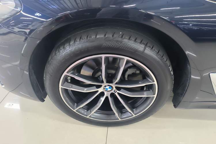 Used BMW 5 Series 2022 Second Facelift 525Li M Sport Package Left Front Wheel Hub