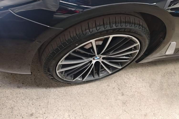 Used BMW 5 Series 2022 Second Facelift 530Li Leading Edition M Sport Package Left Front Wheel Hub