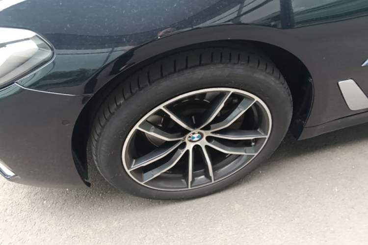 Used BMW 5 Series 2022 Second Facelift 525Li M Sport Package Left Front Wheel Hub