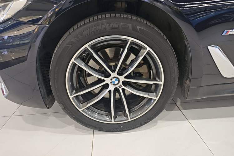 Used BMW 5 Series 2022 Restyled 525Li M Sport Package Left Front Wheel Hub