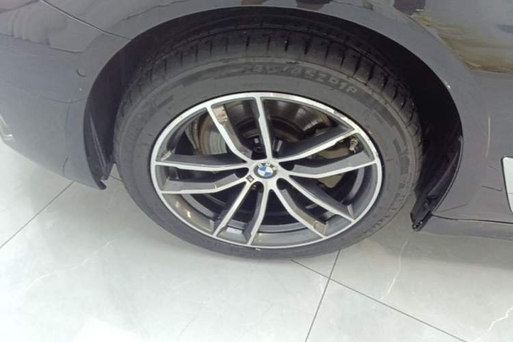 Used BMW 5 Series 2022 Restyled 525Li M Sport Package Left Front Wheel Hub