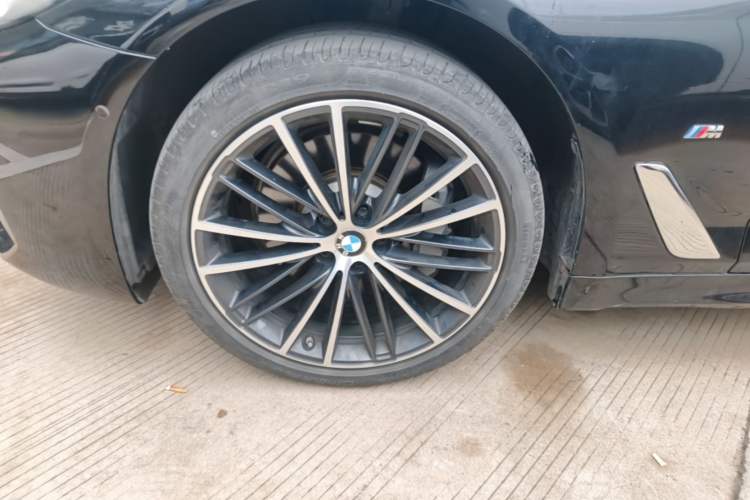 Used BMW 5 Series 2022 Second Facelift 530Li Leading Edition M Sport Package Left Front Wheel Hub