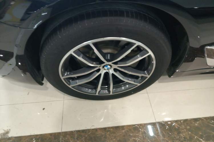 Used BMW 5 Series 2022 Restyled 525Li M Sport Package Left Front Wheel Hub