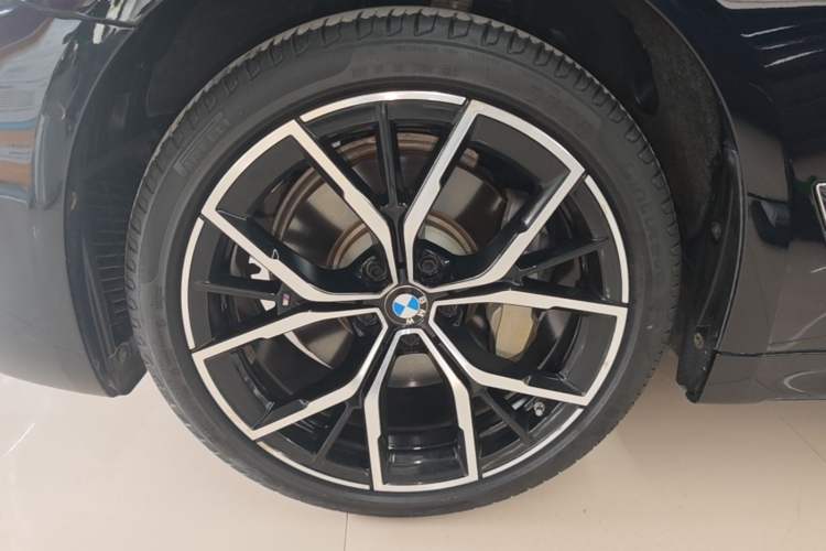 Used BMW 5 Series 2022 530Li Executive M Sport Package Left Front Wheel Hub