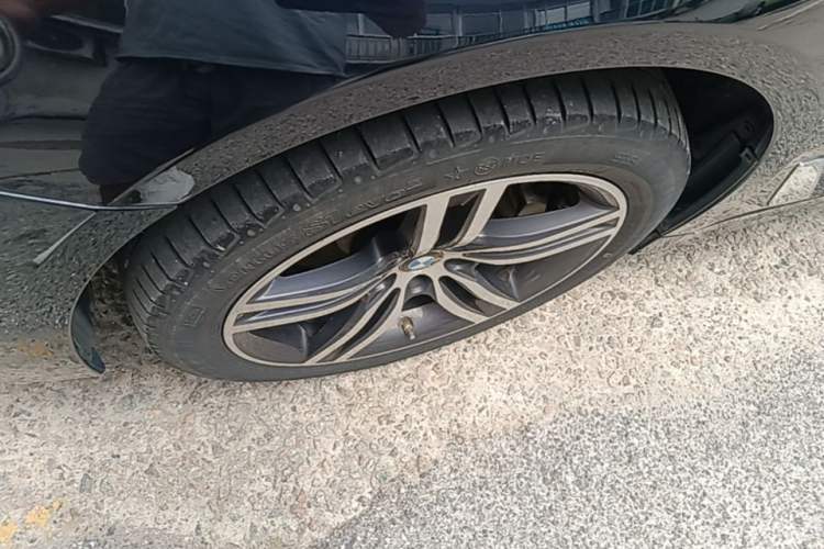 Used BMW 5 Series 2022 Second Facelift 530Li Leading Edition Luxury Package Left Front Wheel Hub