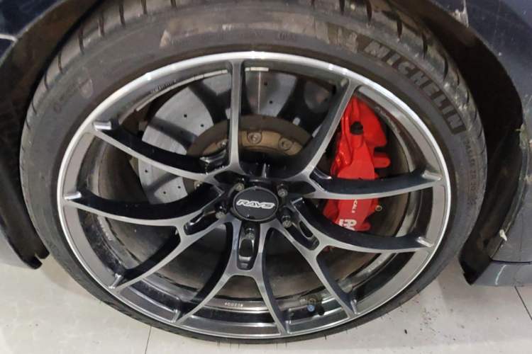 Used BMW 5 Series 2022 Restyled 540i Luxury Edition M Sport Package Left Front Wheel Hub