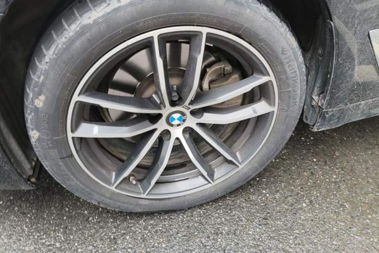 Used BMW 5 Series 2022 Second Facelift 525Li M Sport Package Left Front Wheel Hub