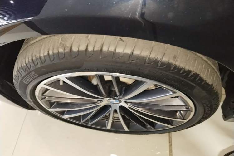 Used BMW 5 Series 2022 Second Facelift 530Li Leading Edition M Sport Package Left Front Wheel Hub