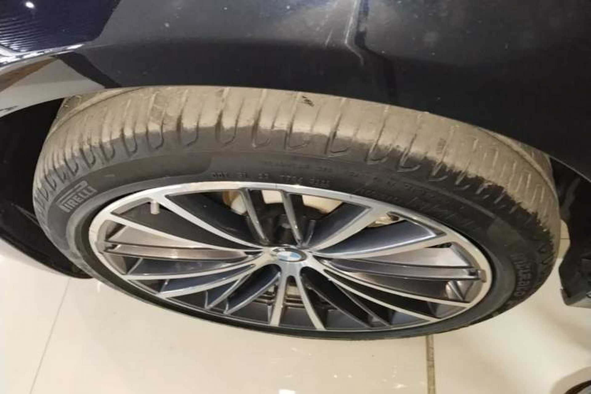 Used BMW 5 Series 2022 Second Facelift 530Li Leading Edition M Sport Package Left Front Wheel Hub
