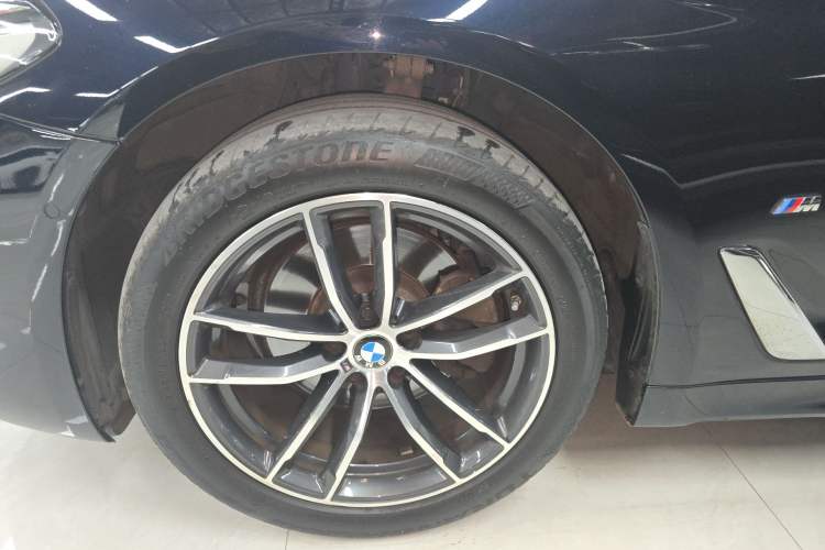 Used BMW 5 Series 2022 Second Facelift 525Li M Sport Package Left Front Wheel Hub
