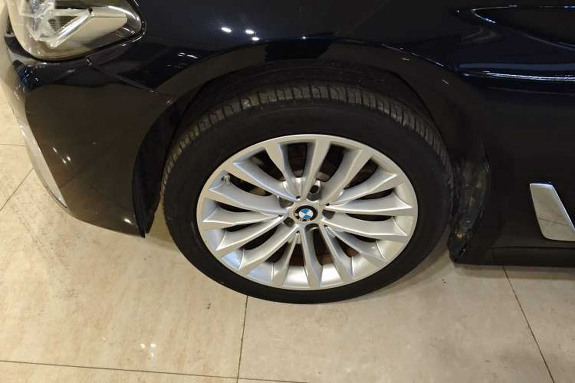 Used BMW 5 Series 2022 Restyled 525Li Luxury Package Left Front Wheel Hub