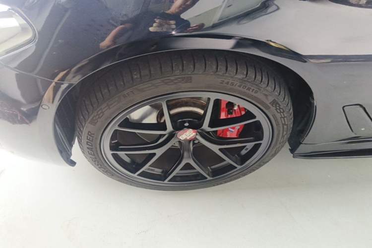 Used BMW 5 Series 2022 Restyled 540i Luxury Edition M Sport Package Left Front Wheel Hub