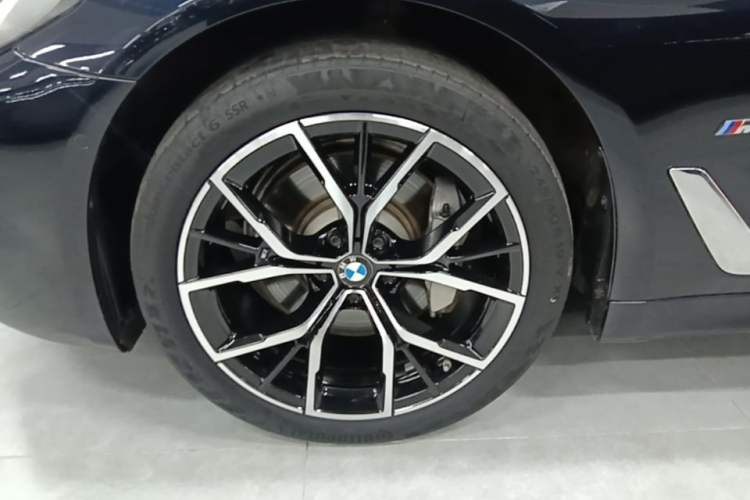 Used BMW 5 Series 2022 Revised Version 3 530Li Luxury Edition M Sport Package Left Front Wheel Hub
