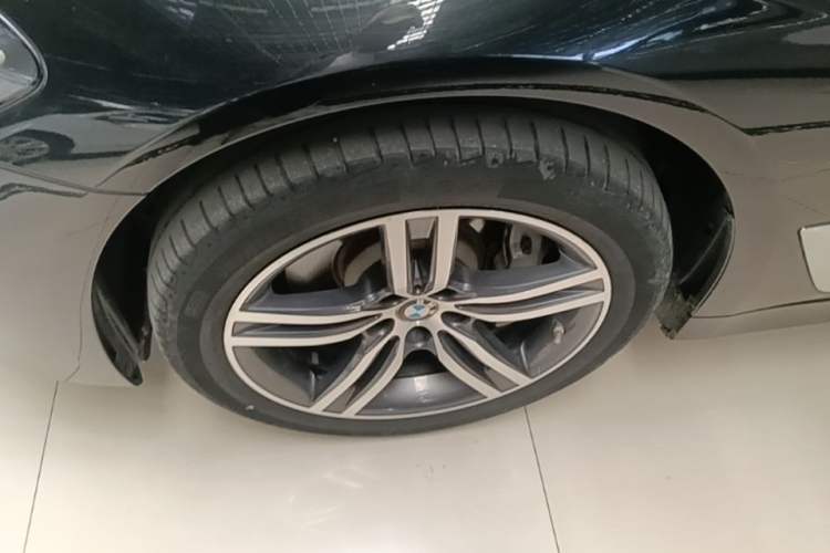 Used BMW 5 Series 2022 Second Facelift 530Li Leading Edition Luxury Package Left Front Wheel Hub
