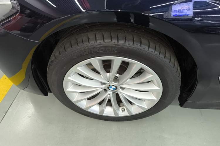 Used BMW 5 Series 2022 Second Facelift 525Li Luxury Package Left Front Wheel Hub