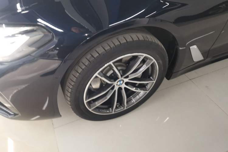 Used BMW 5 Series 2022 Restyled 525Li M Sport Package Left Front Wheel Hub