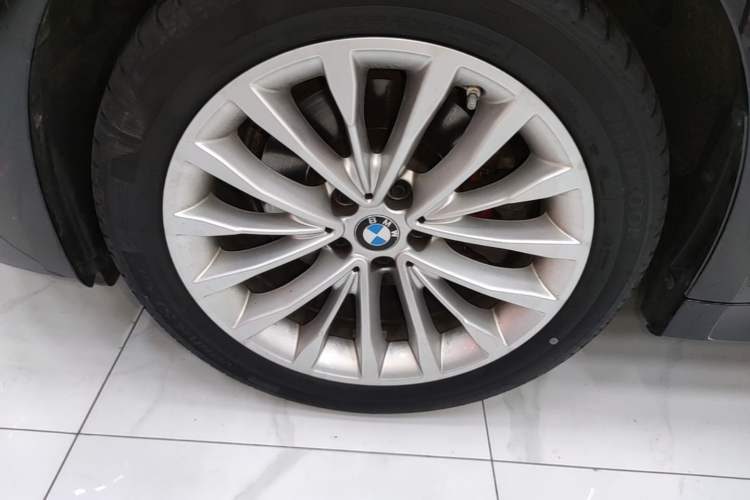 Used BMW 5 Series 2022 Second Facelift 525Li Luxury Package Left Front Wheel Hub
