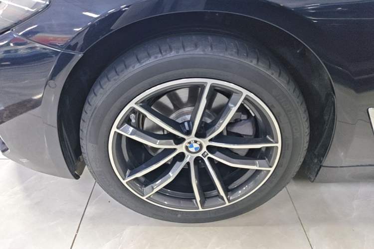 Used BMW 5 Series 2022 Second Facelift 525Li M Sport Package Left Front Wheel Hub