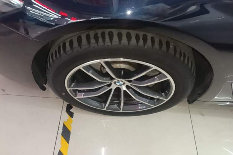 Used BMW 5 Series 2022 Second Facelift 525Li M Sport Package Left Front Wheel Hub