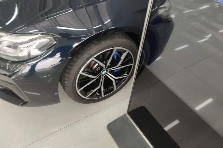 Used BMW 5 Series 2022 Second Facelift 530i M Sport Package Left Front Wheel Hub