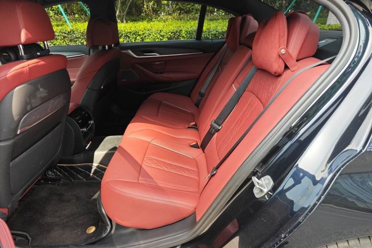 Used BMW 5 Series 2022 Second Facelift 530Li Luxury Version M Sport Package Left Rear Seat