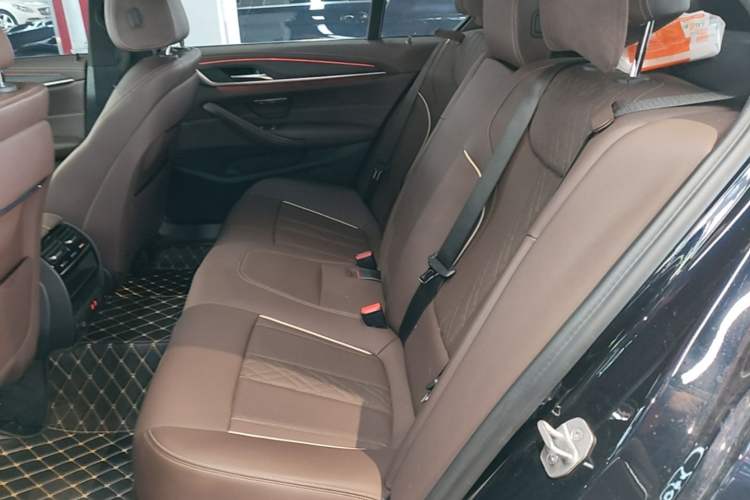 Used BMW 5 Series 2022 Restyled 530Li Leading Edition M Sport Package Left Rear Seat
