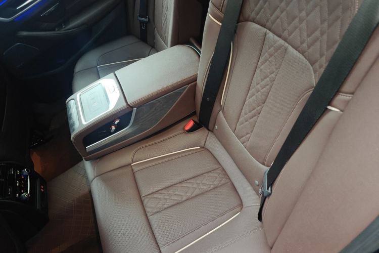 Used BMW 5 Series 2022 Second Facelift 530Li Luxury Version M Sport Package Left Rear Seat