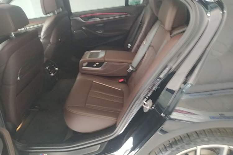 Used BMW 5 Series 2022 Revised Version 3 530Li Luxury Edition M Sport Package Left Rear Seat